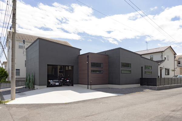 ［埼玉県］ガレージと庭を楽しむ、平屋の住まい